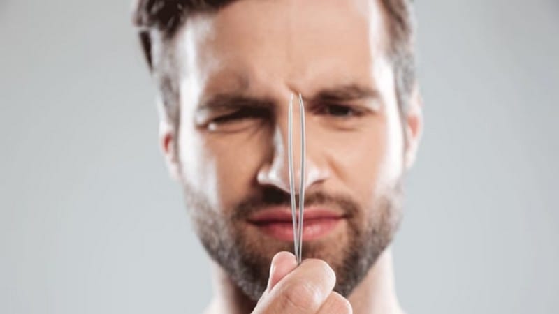 pluck nose hair