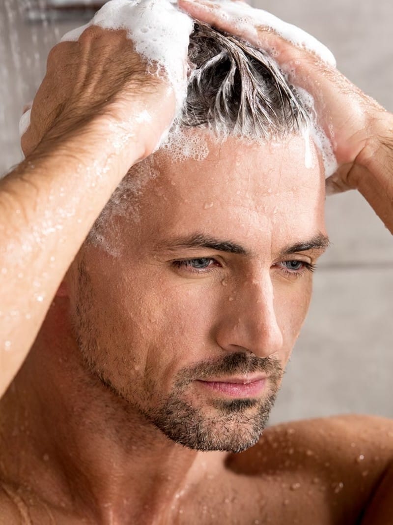 Men with oily hair wash dry hair