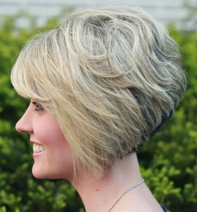 champagne-blonde-plunging-bob-with-blurred-effect-7493778-6128157