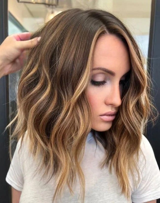 mid-length-layered-cut-with-colored-highlights-1119935-4921939