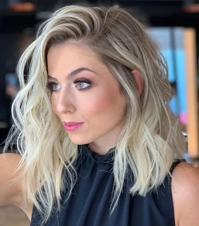 mid-length-wavy-blonde-layered-cut-with-wet-effect-9688596-8862785