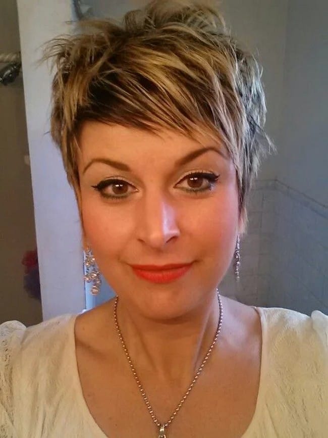 short-caramel-blonde-hair-6342849-9626212