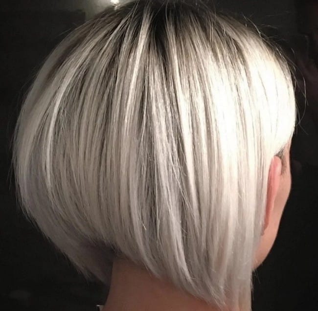 straight-blonde-plunging-bob-with-voluminous-effect-8131805-2443633