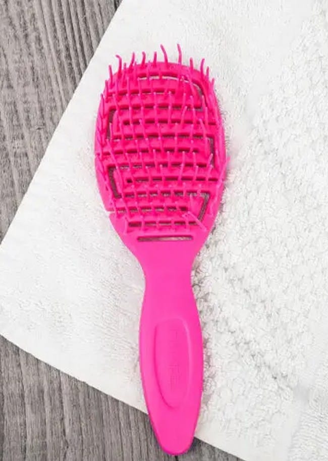 dry-the-brush-how-to-wash-a-hairbrush-5885879