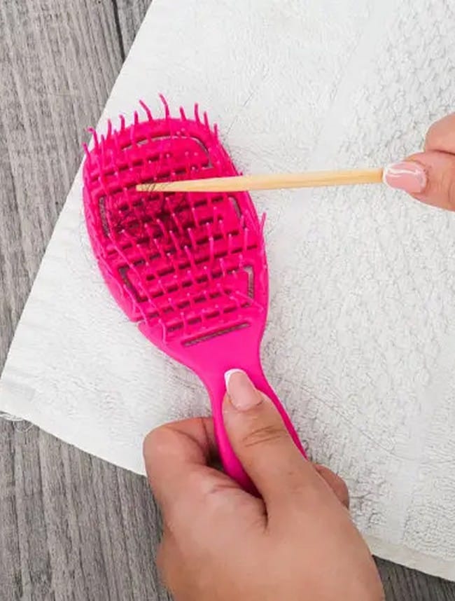 remove-hair-stuck-in-the-brush-9421650