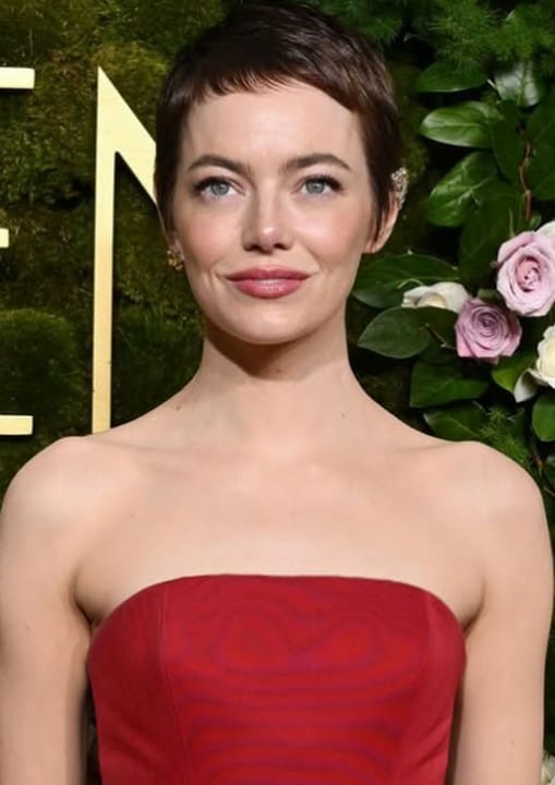 at-golden-globes-emma-stone-in-new-pixie-haircut-1772946